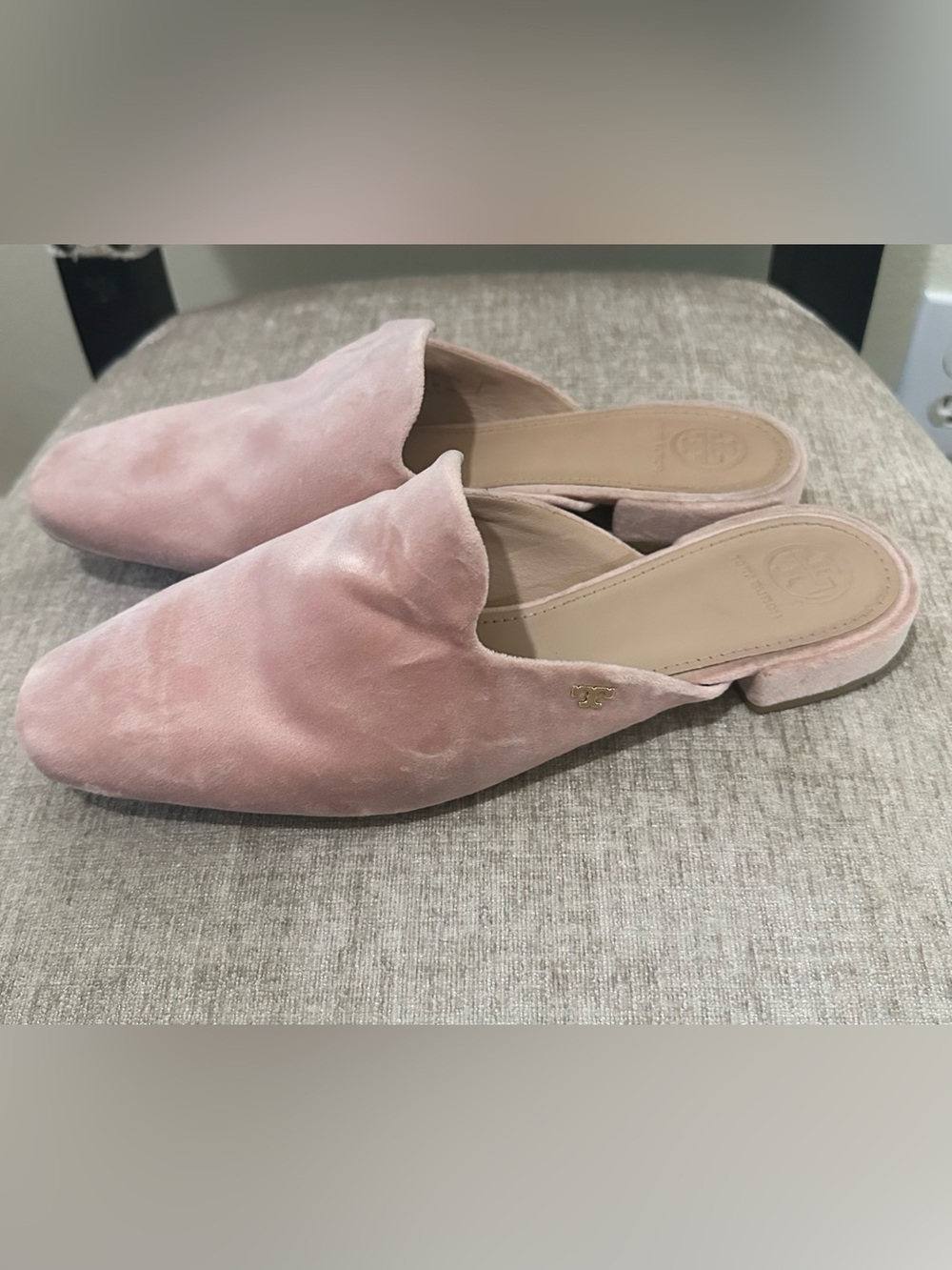 Tory Burch Charlotta soft pink velvet mules, flat, SZ 9 - Picture 3 of 5
